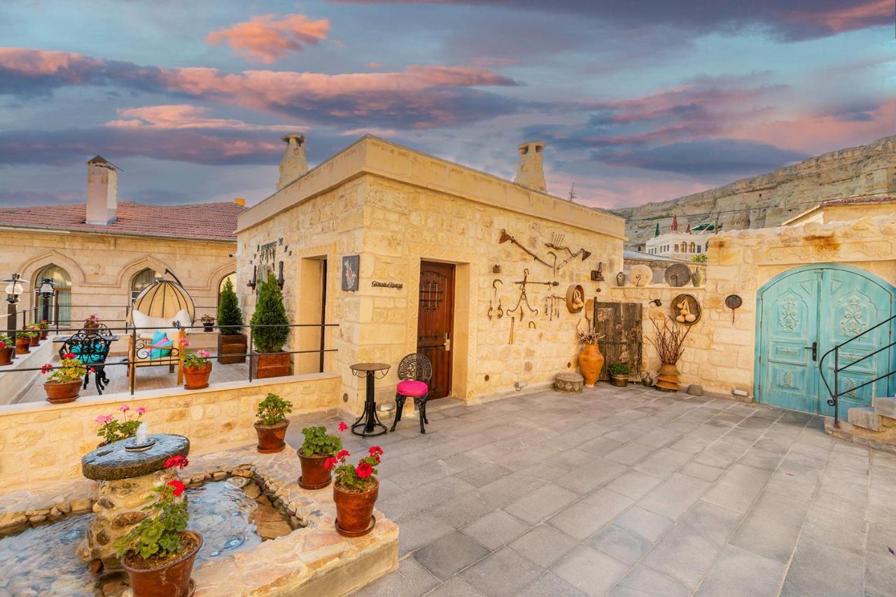 Elysion Cave Suites Юргюп Екстериор снимка