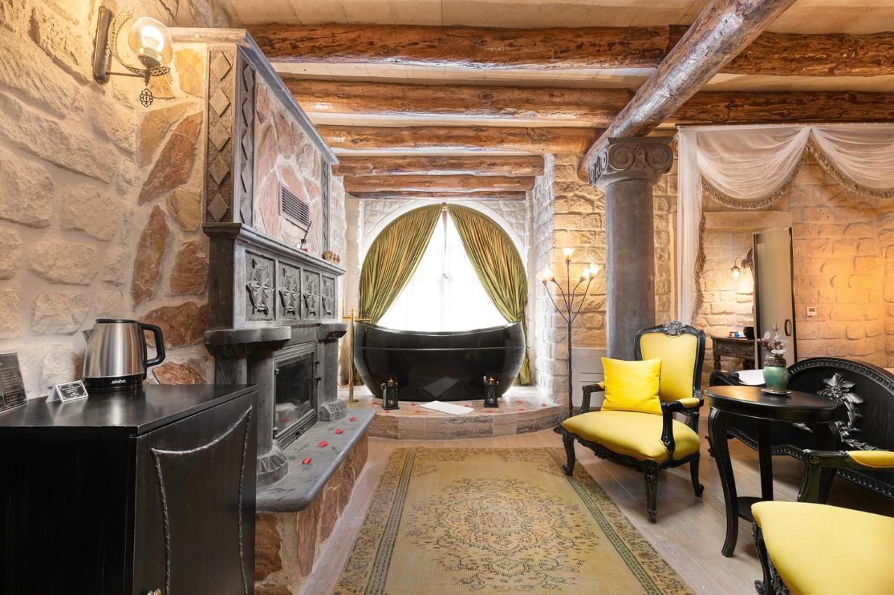 Elysion Cave Suites Юргюп Екстериор снимка