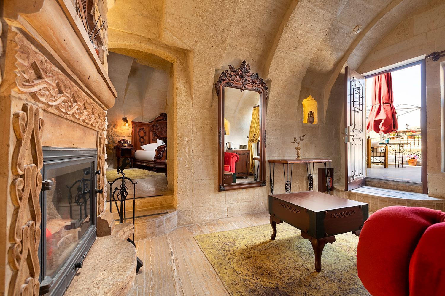 Elysion Cave Suites Юргюп Екстериор снимка