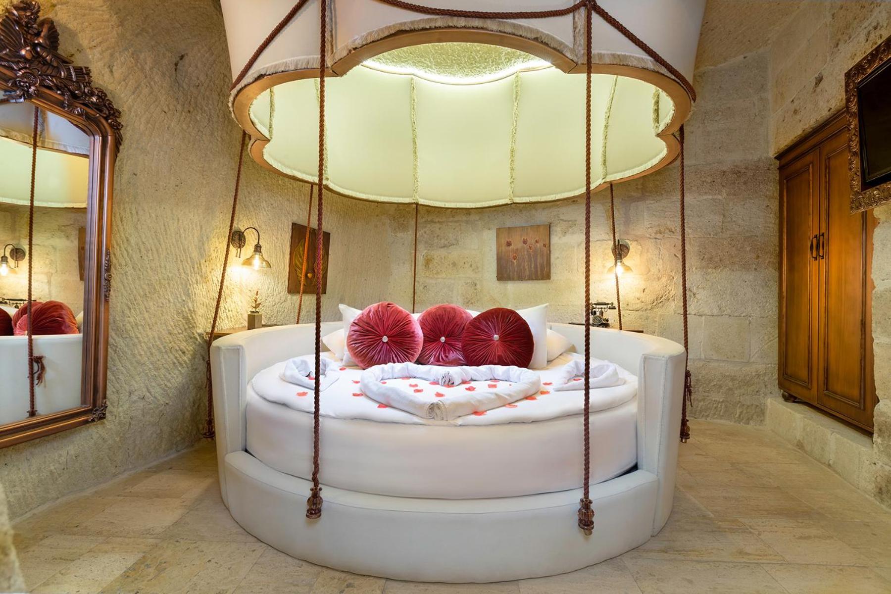 Elysion Cave Suites Юргюп Екстериор снимка