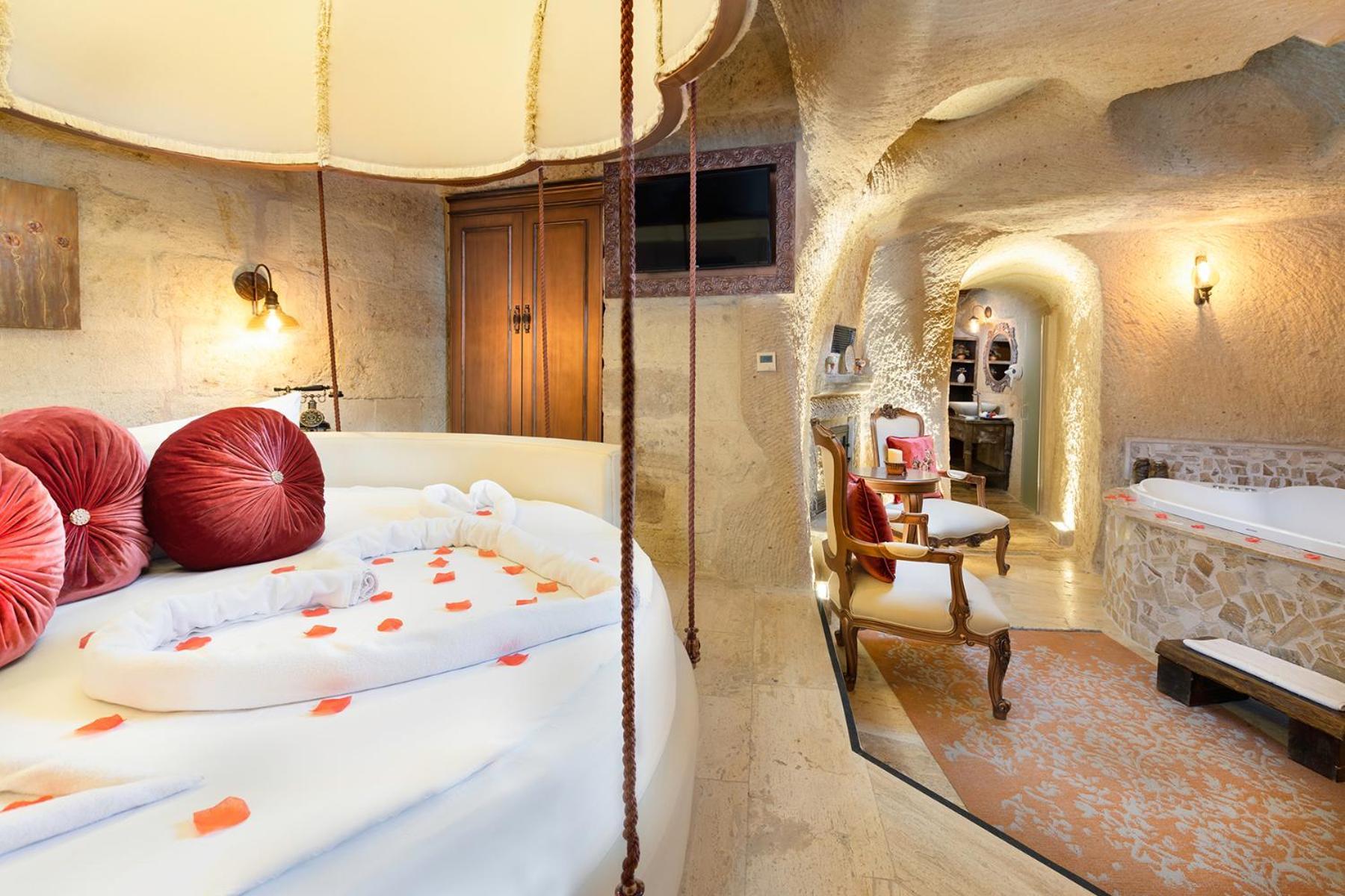 Elysion Cave Suites Юргюп Екстериор снимка